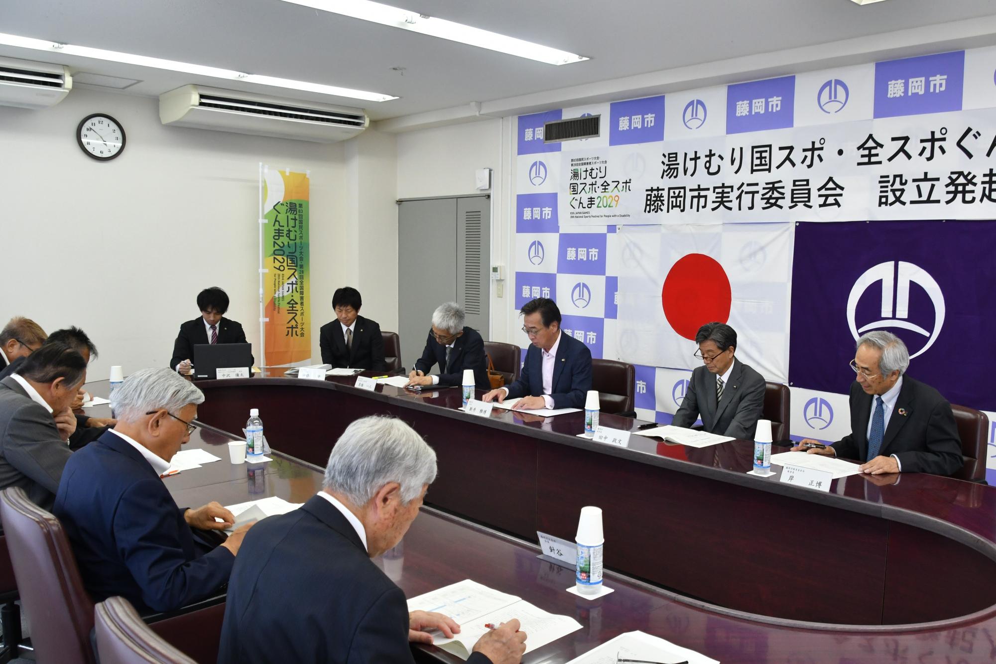 設立発起人会での議事の様子