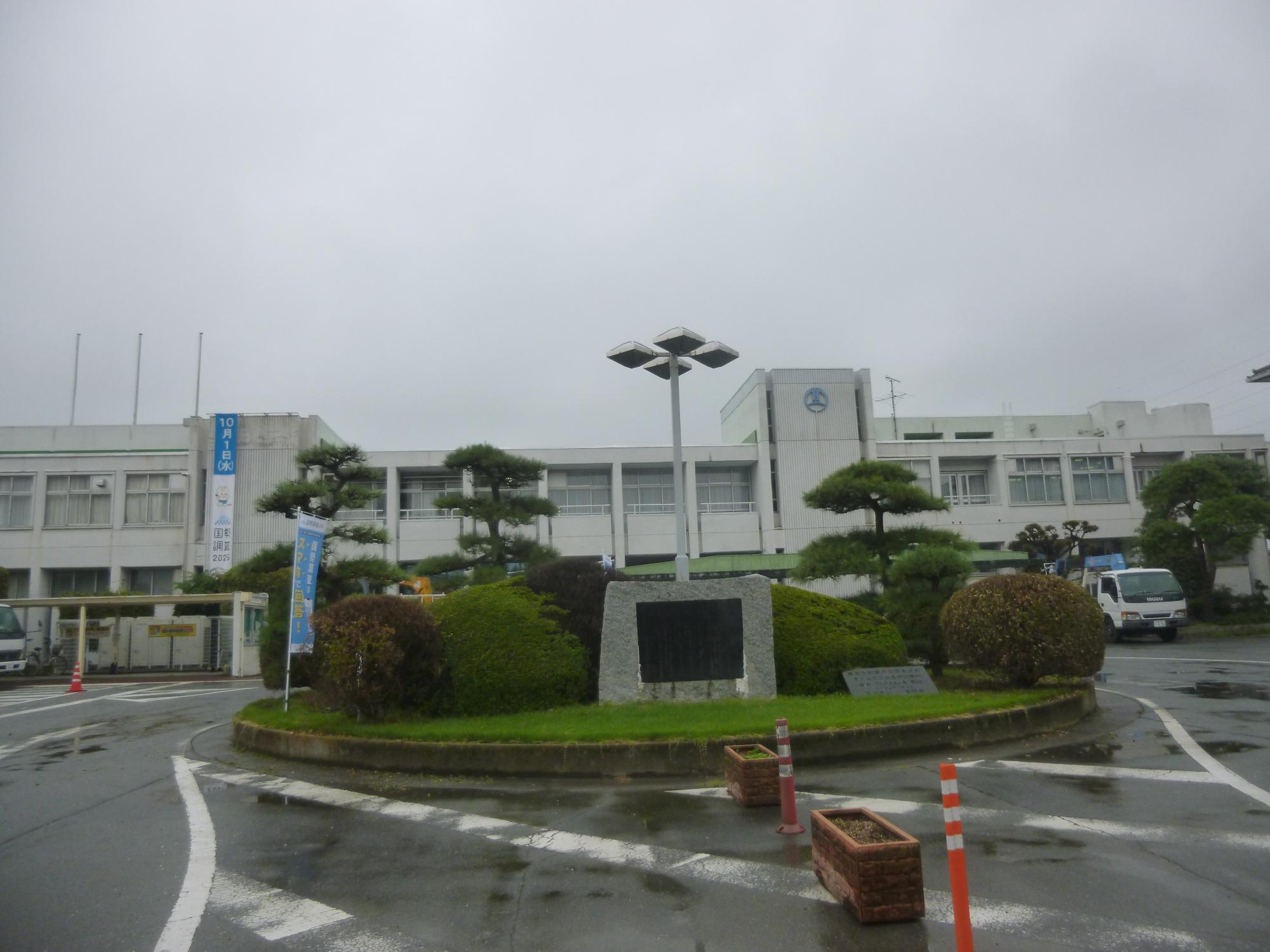 中庭剪定後の写真